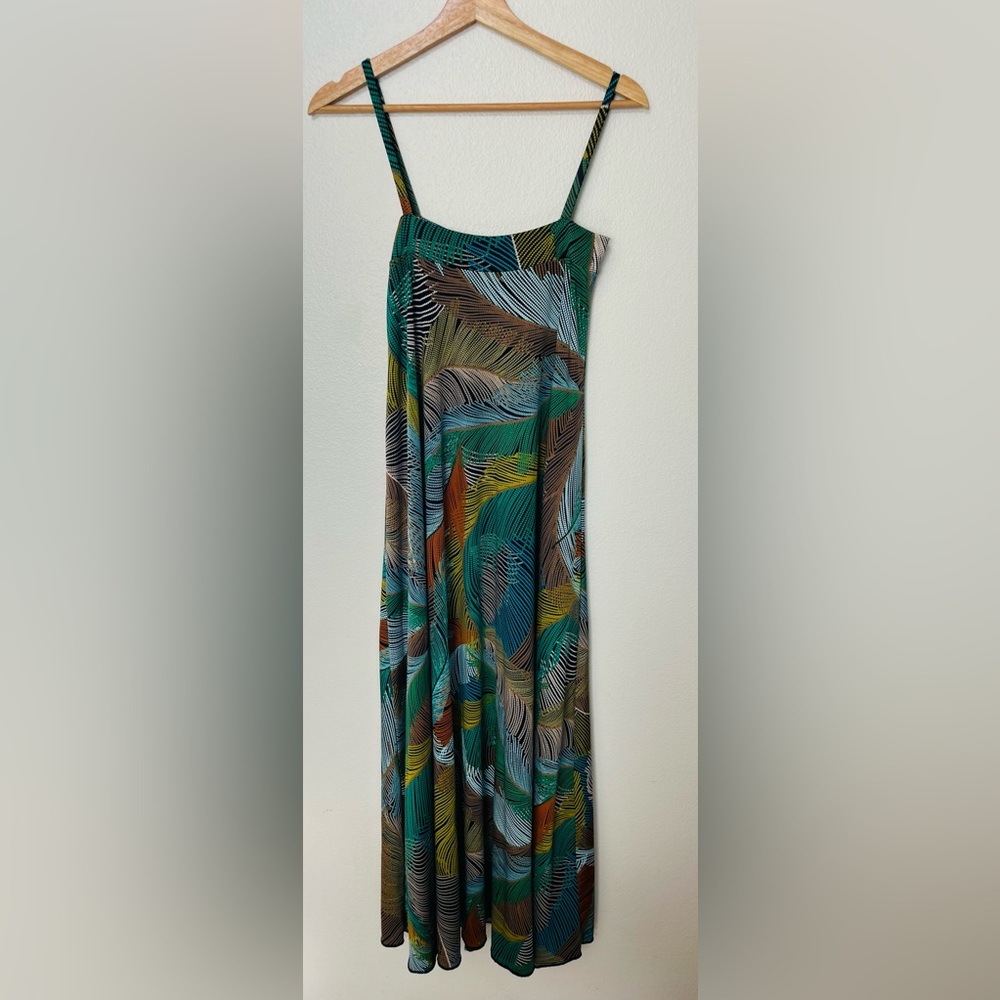 NWOT - PIA Colors - Abstract feather/leaf Print Maxi dress - Size Small